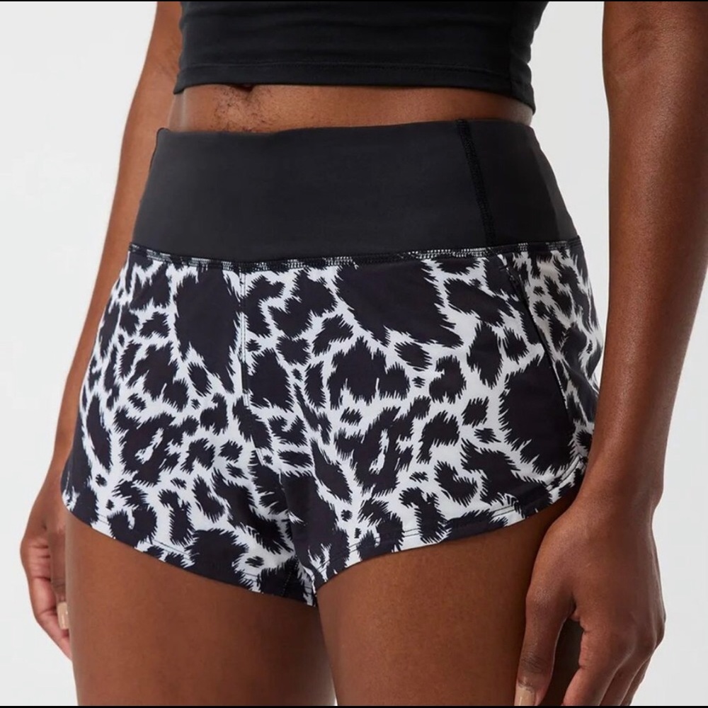 Outdoor Voices Hudson Shorts (2.5) Dalmatian